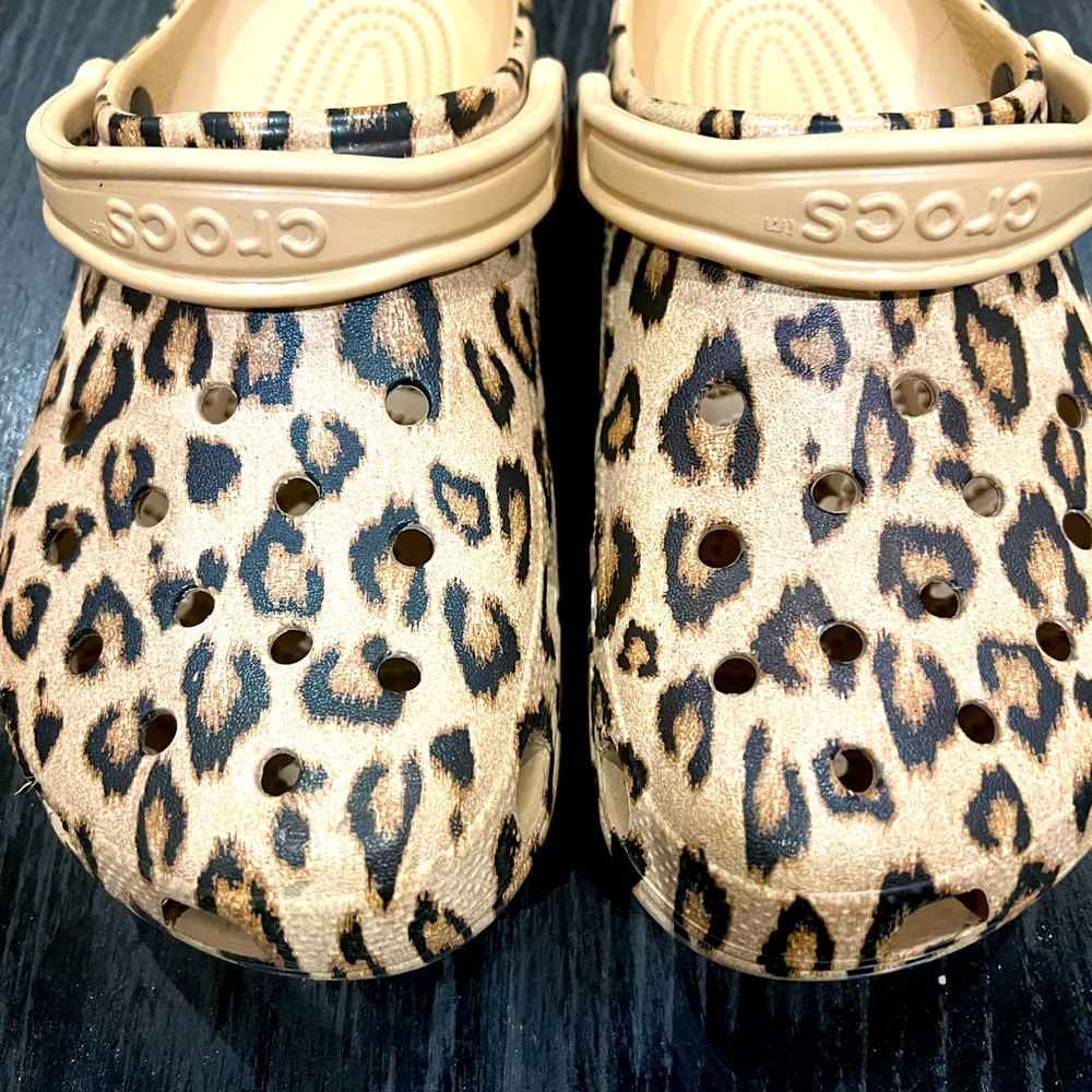 Leopard print crocs women’s size 10